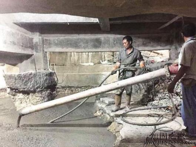 廈門一輪胎店私挖地下室已回填加固,老板不爽被抹黑