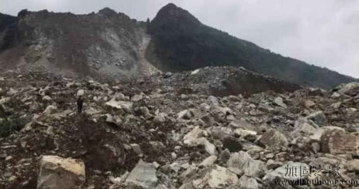 山體垮塌現(xiàn)場