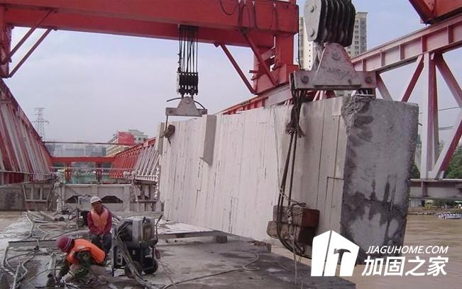 施工周邊引起房屋有問題由誰來承擔(dān)責(zé)任？