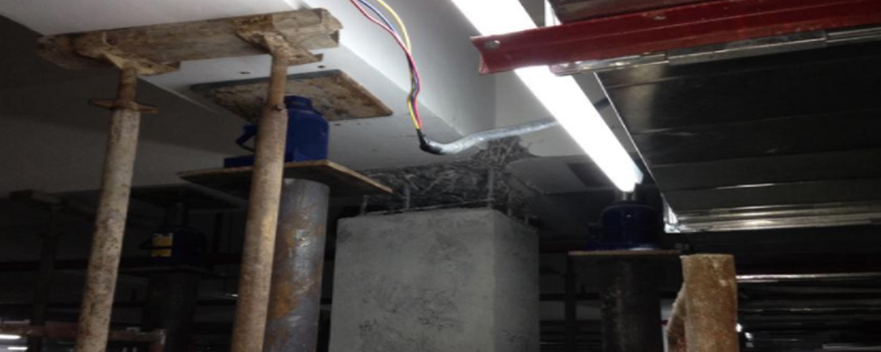 當(dāng)房屋基礎(chǔ)有下列現(xiàn)象之一者，應(yīng)評定為危險(xiǎn)點(diǎn)