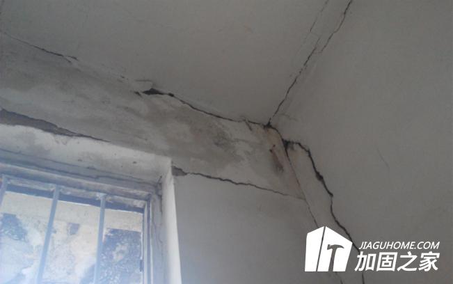 房屋墻體出現(xiàn)豎直裂縫有危險嗎?