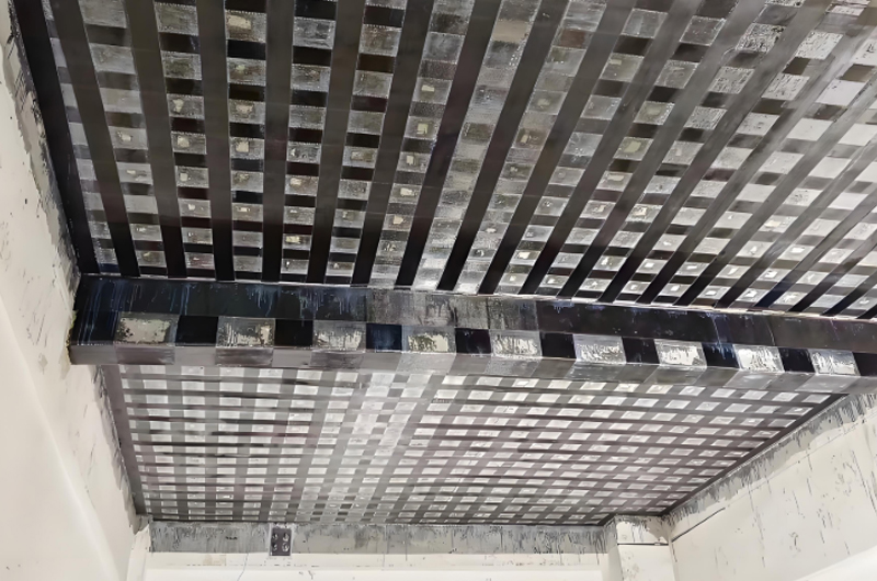 樓房較高的教學大樓加固施工