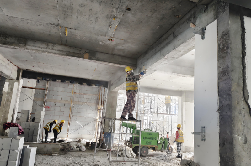 建筑結(jié)構(gòu)加固新舊構(gòu)筑物應(yīng)安全處理。