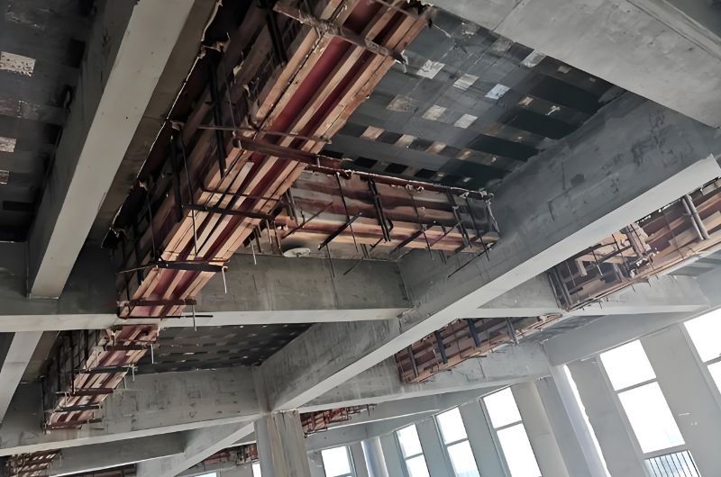 制定嚴謹?shù)氖┕ひ?guī)劃，確保能夠按時完工