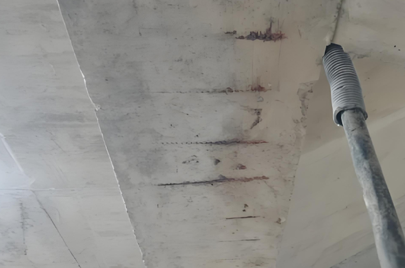 吊車梁出現(xiàn)梁端斜裂縫、跨中撓度超標(biāo)，怎么加固?